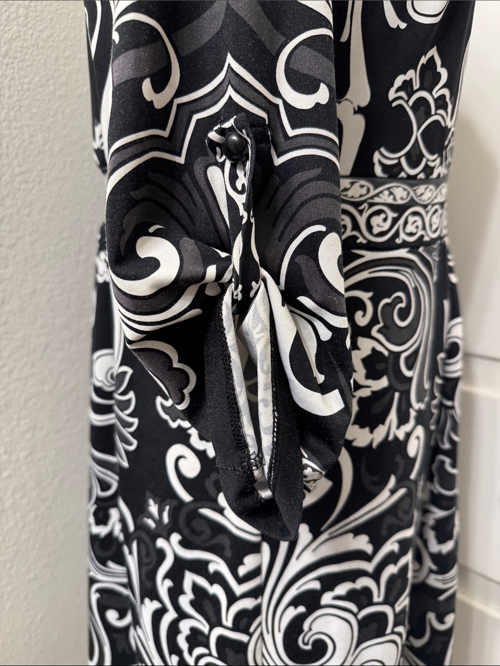New York & Company Black and White Printed 3/4 Sleeve Midi Dress - Picture 4 of 8